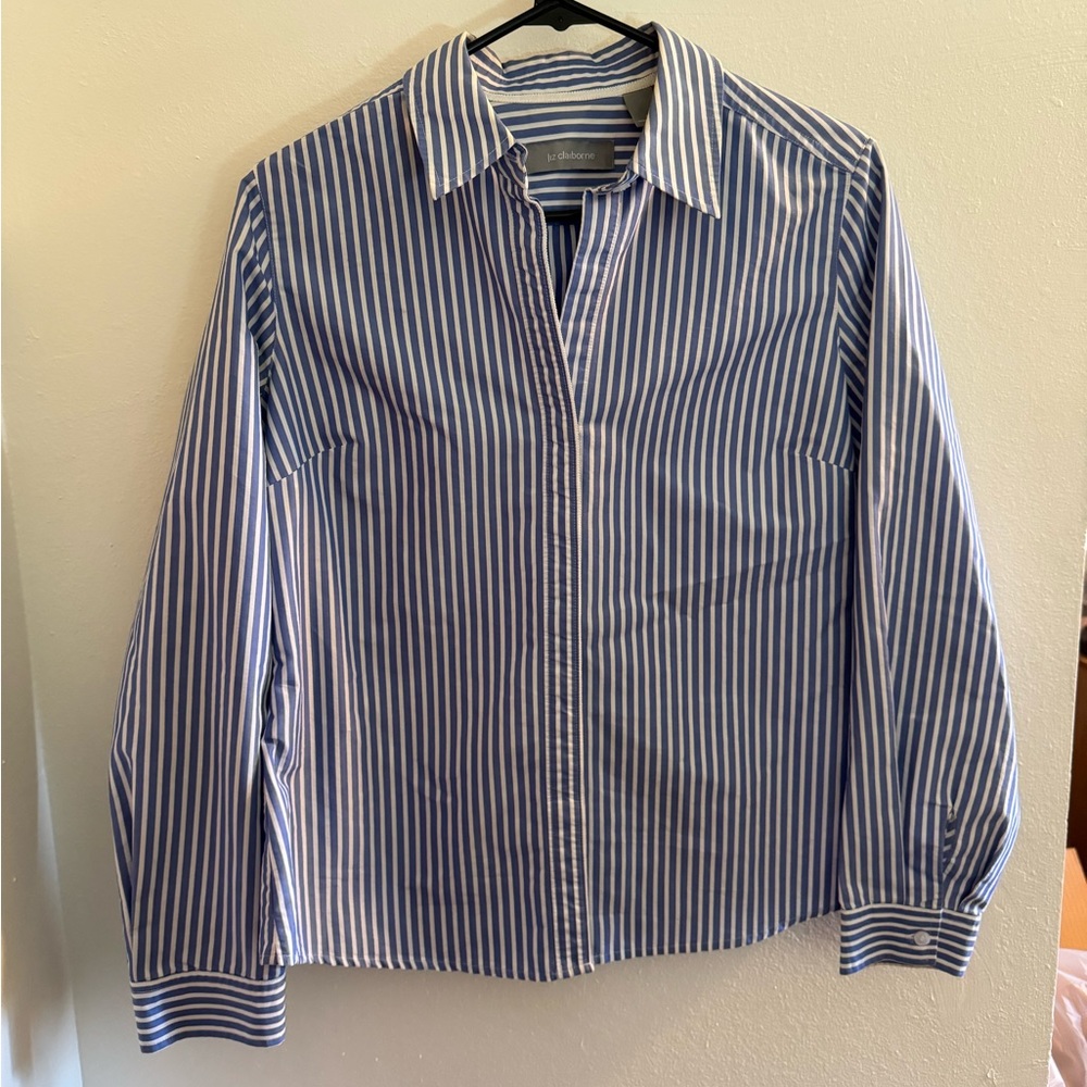 Liz Claiborne Medium Button up Top